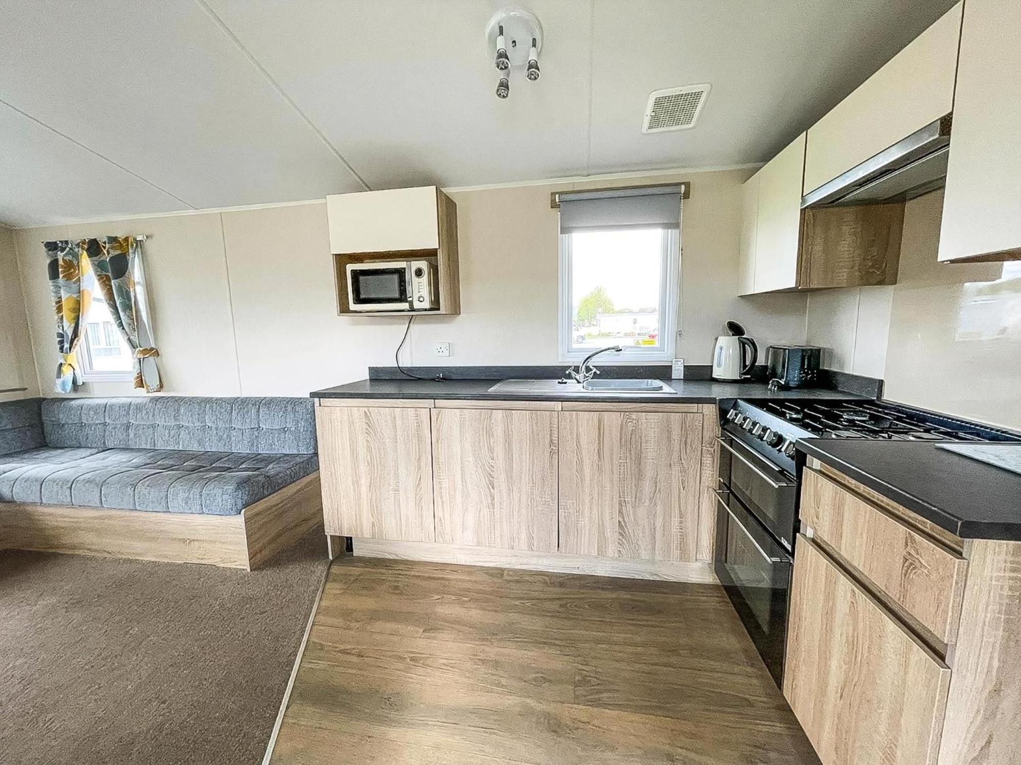 Great 6 Berth Caravan Nearby The Beach In Walton-On-The-Naze Ref 17181X Walton-on-the-Naze Exterior foto